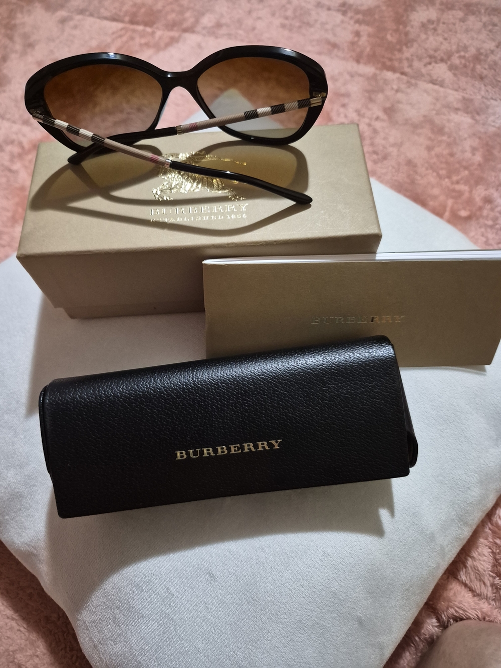 Burberry Women's Black Cat-Eye Sunglasses with Brown Gradient Lenses - Picture 4 of 8